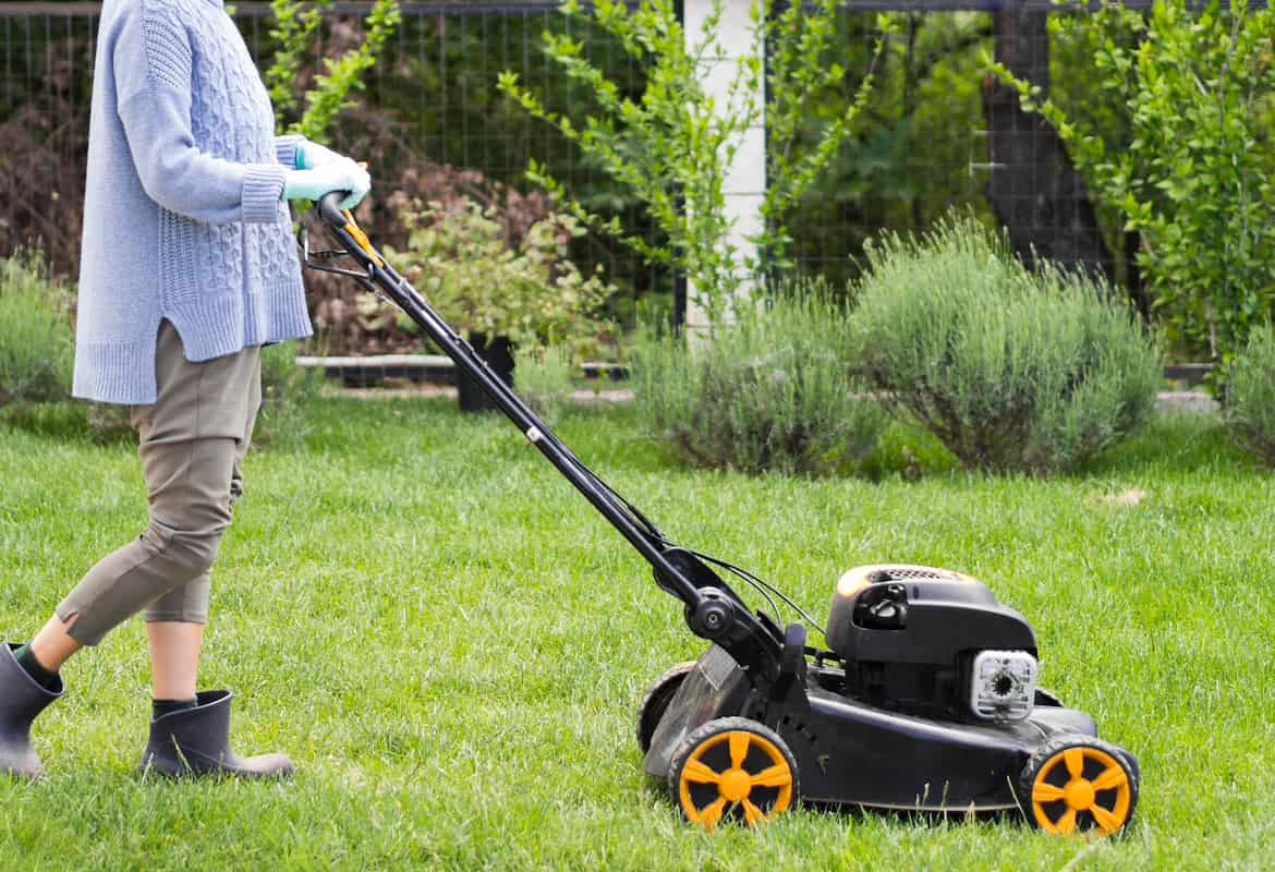 what-is-better-corded-or-cordless-lawn-mower